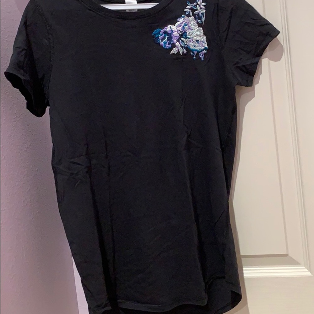 Black ivivva shirt